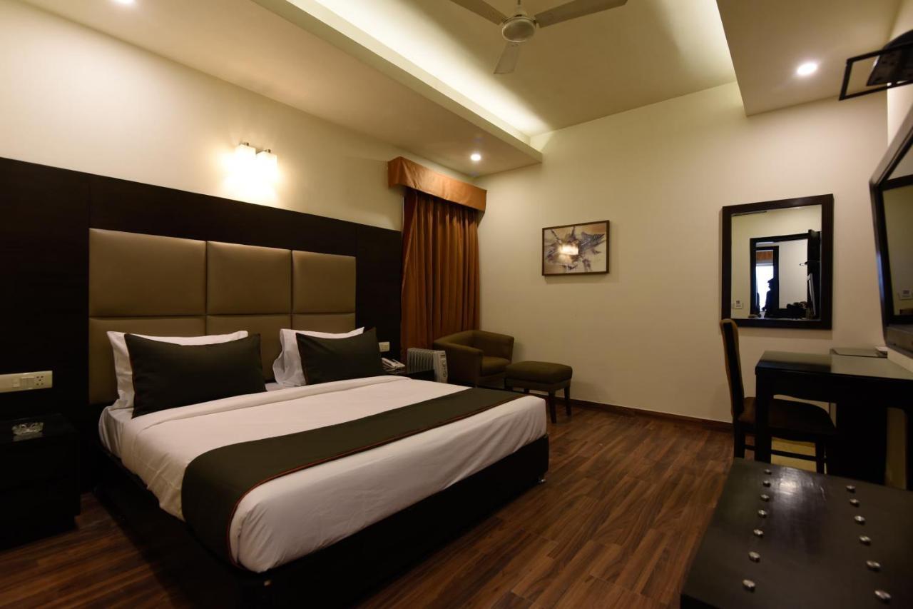 Collection O 39727 Tidel Park Hotel Pilamedu Exterior photo